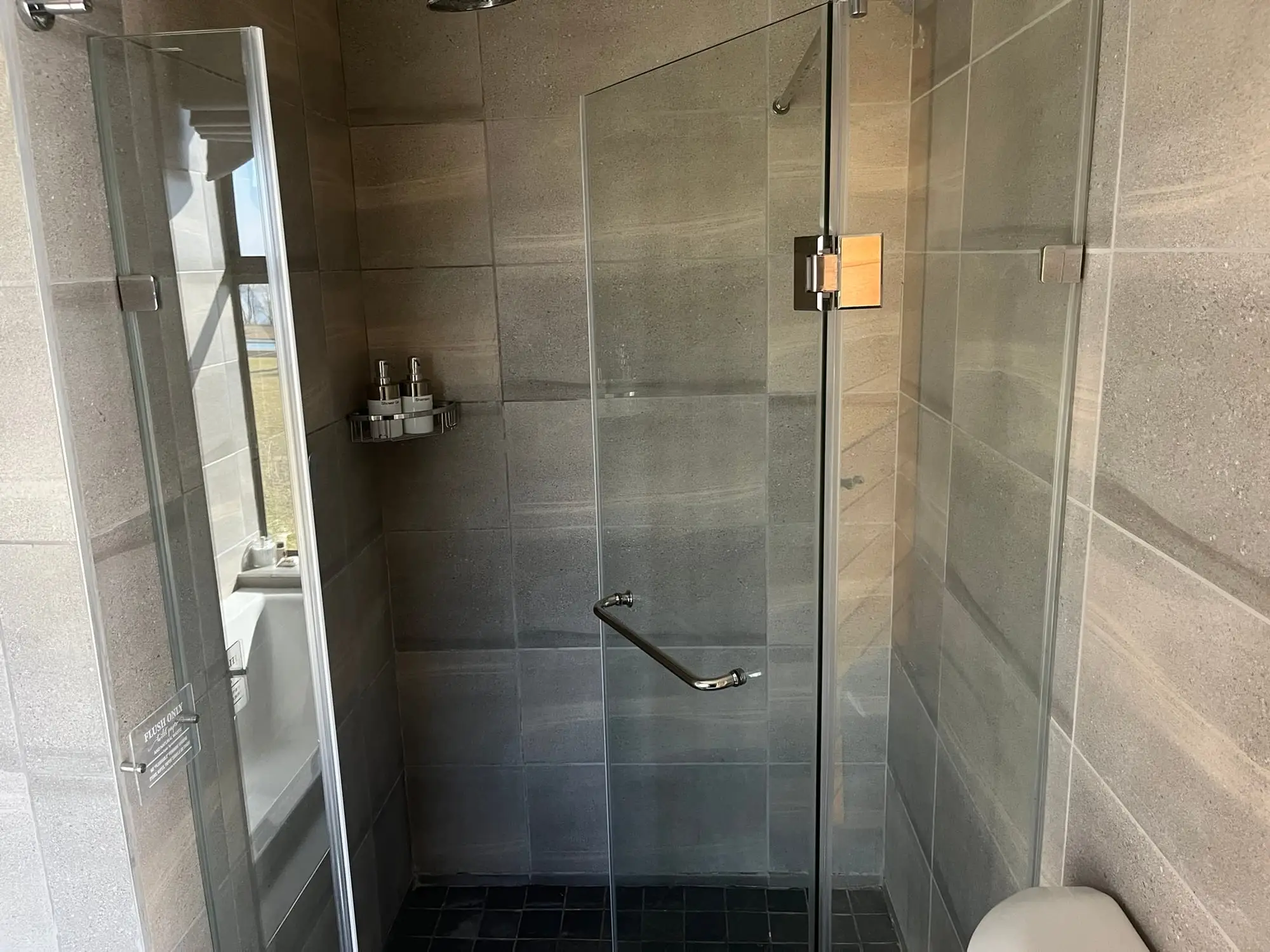 King/Twin Dam-facing Room — photo 7