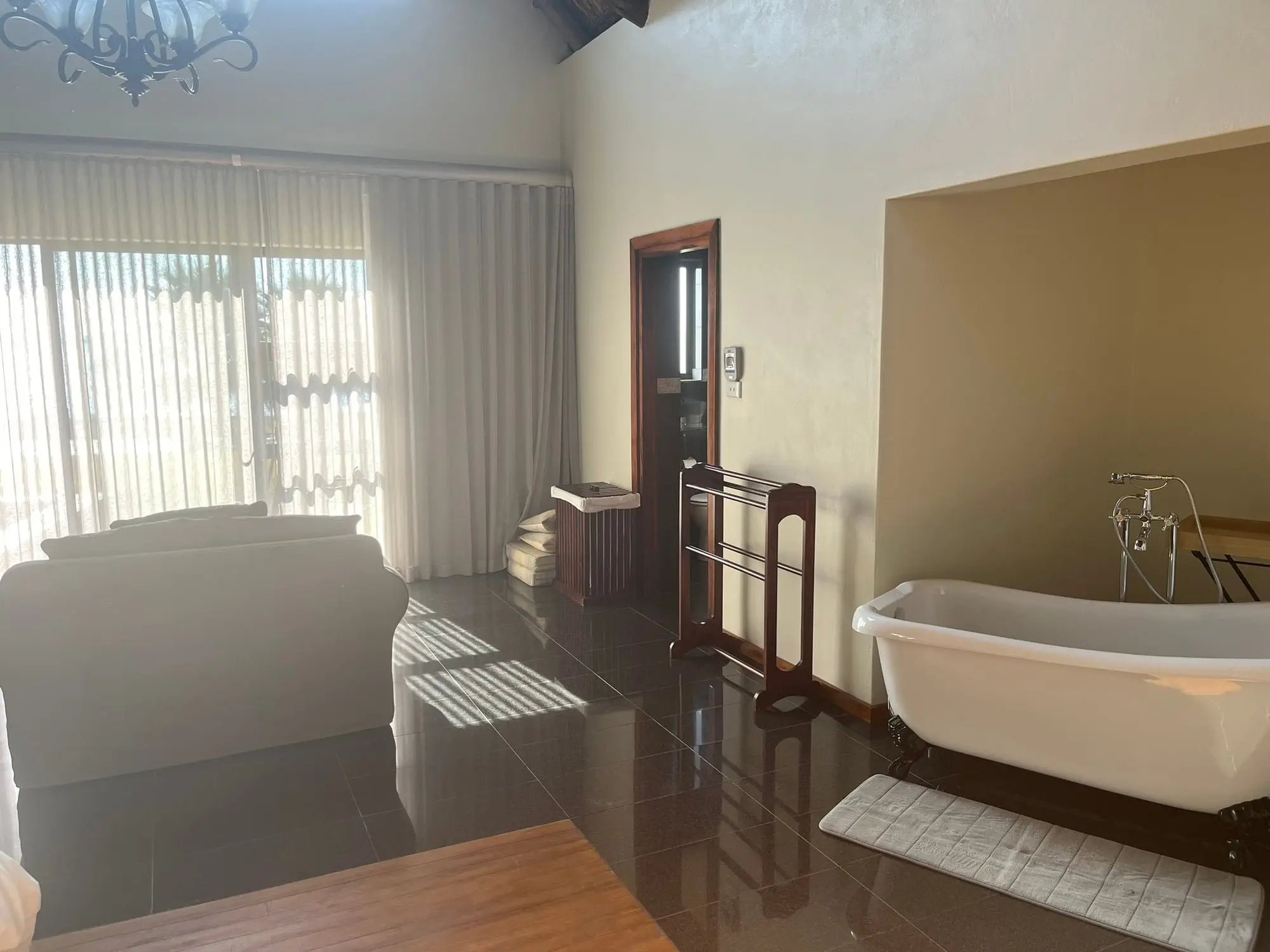 Thatch King/Twin Dam-facing Room — photo 6